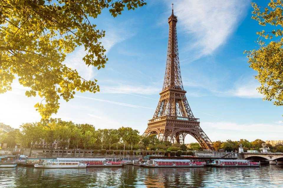 Guided Trip to Paris with Eiffel Tower and Lunch Cruise from London