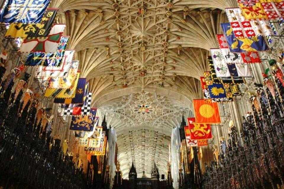 London Panoramic Tour with Windsor Castle and Hamptom Court Palace