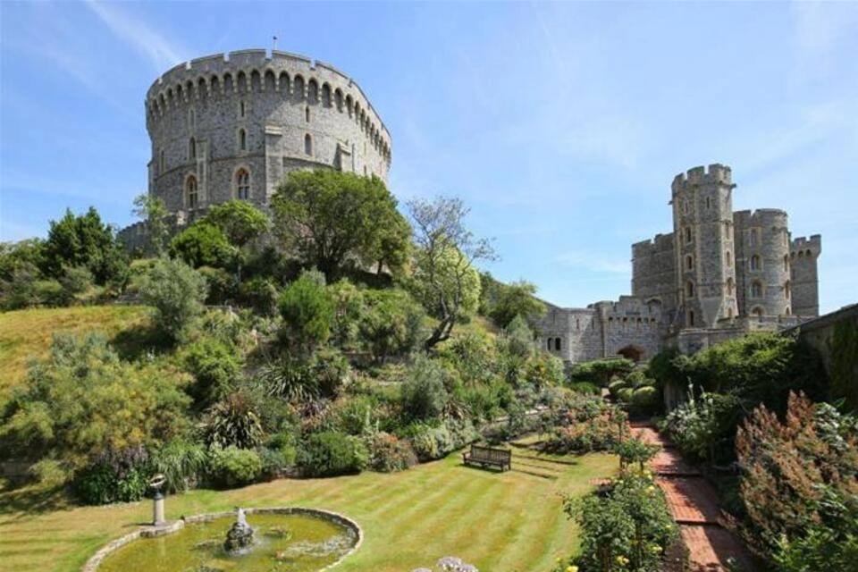 London, Windsor Castle and Hamptom Court palace
