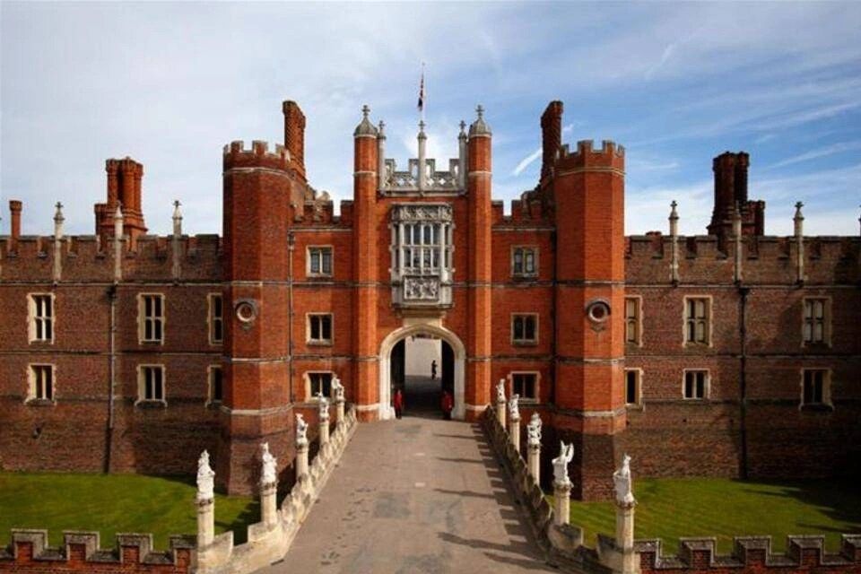 London, Windsor Castle and Hamptom Court palace
