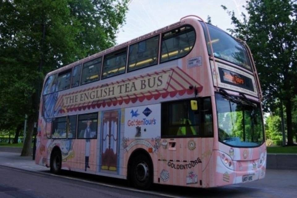 Golden Tours: Afternoon Tea Bus with Panoramic Tour of London