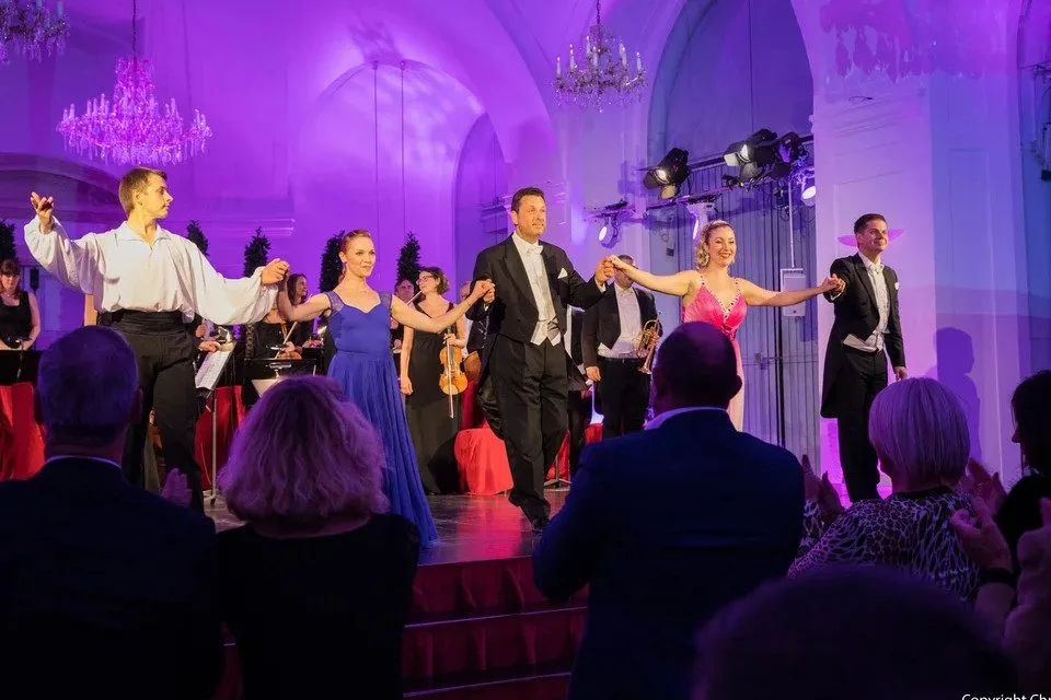 Schönbrunn Palace Concert with Dinner