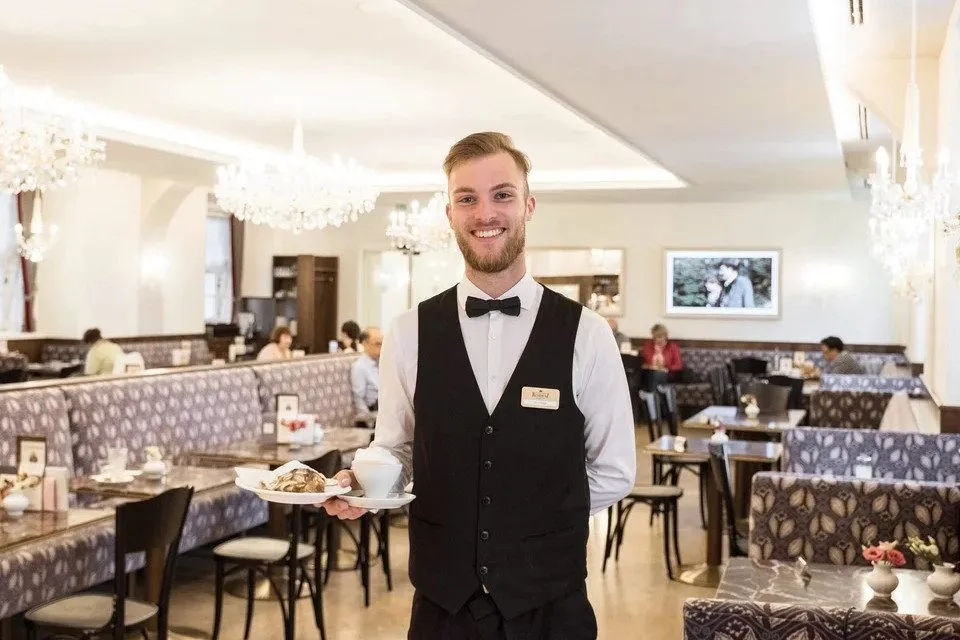 Schönbrunn Palace Tour with Concert Ticket and Dinner