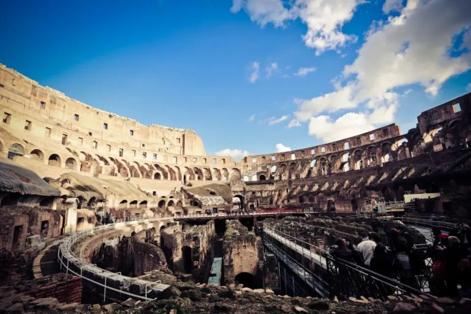 Guided Tour to Roman Forum, Palatine Hill with Skip the Line Colosseum