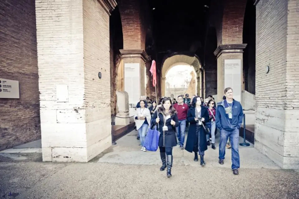 Guided Tour to Roman Forum, Palatine Hill with Skip the Line Colosseum