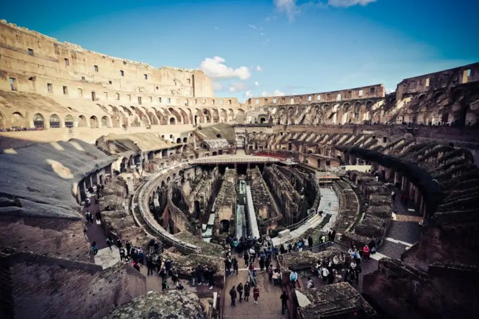 Roman Forum, Palatine Hill and Skip the Line Colosseum with Hotel Pick-up