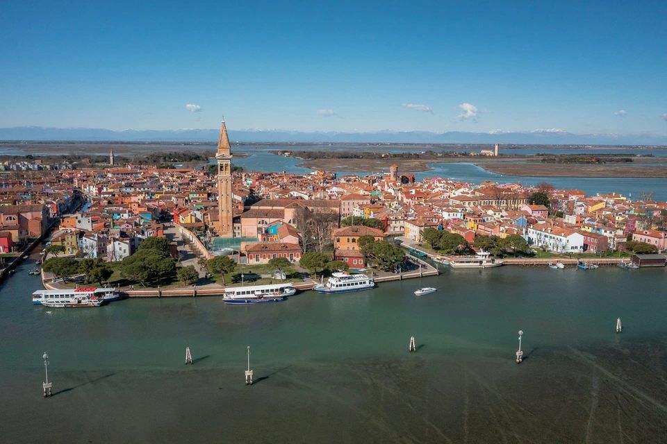 2 Island Tour: Murano and Burano Boat Excursion