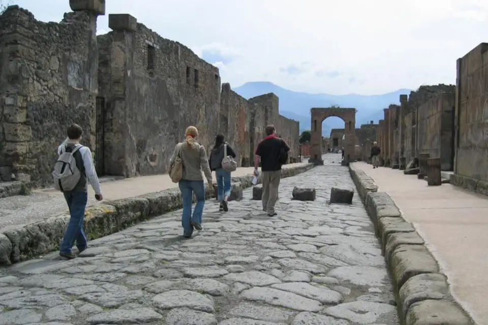 Guided Tour to Sorrento & Pompeii with Optional Hotel Pick Up