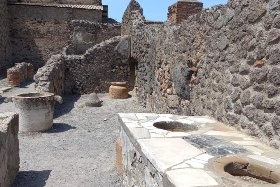 UNESCO Jewels: Pompeii and Its Ruins Day Trip from Rome with pick up