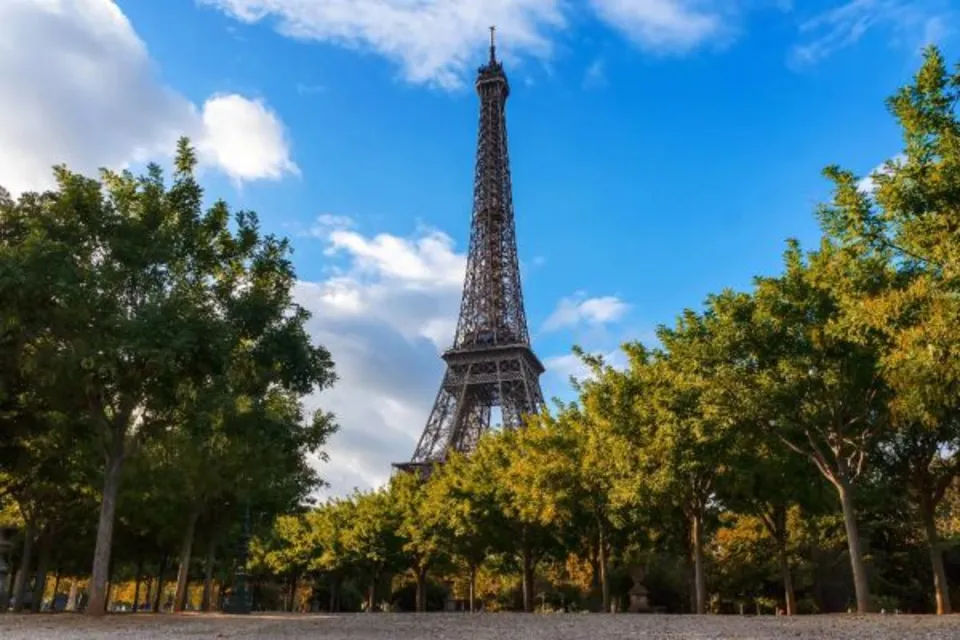 Paris Day Trip and Three Course Lunch on the Eiffel Tower