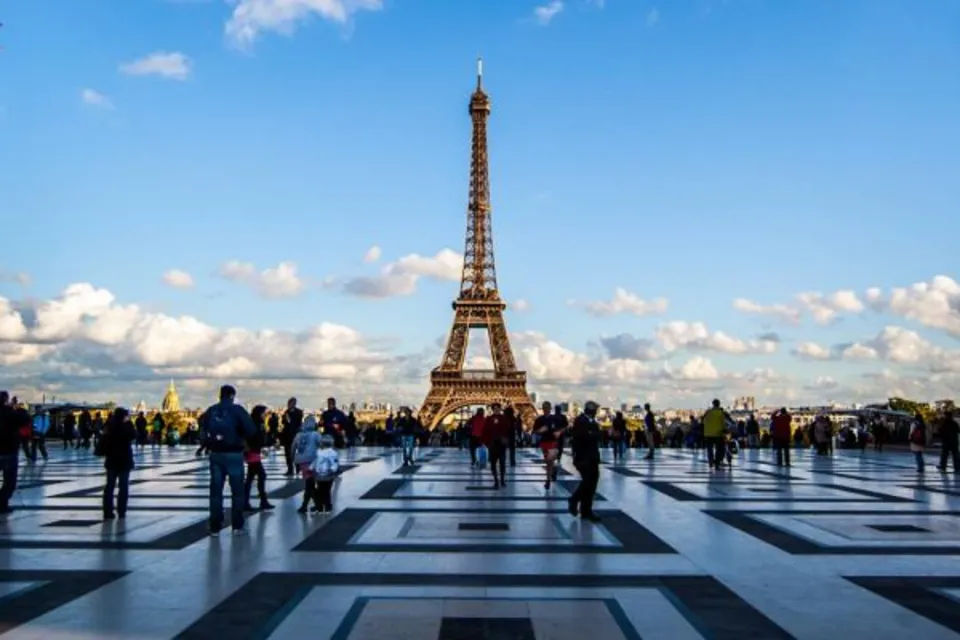 Paris Day Trip and Three Course Lunch on the Eiffel Tower