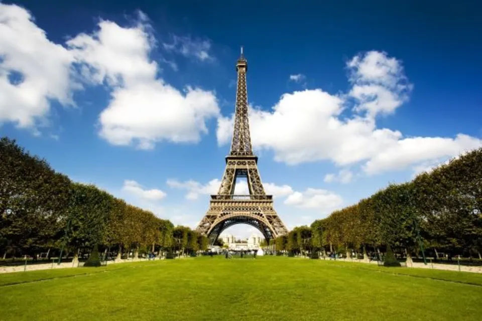 Luxury Escorted Paris Day Trip with Bateaux Parisiens Lunch Cruise