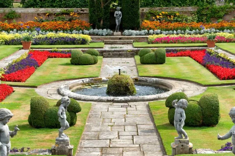 Hampton Court Palace, Gardens & Maze Entrance Ticket