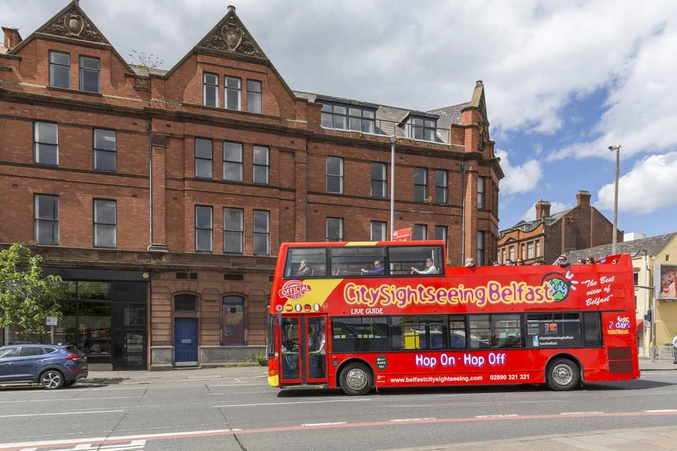 City Sightseeing: Belfast Hop-On, Hop-Off with Giant's Causeway Tour