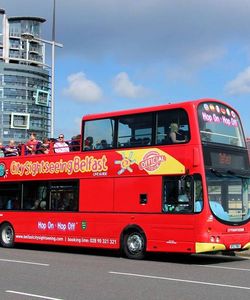City Sightseeing: Belfast Bus Tour with Game of Thrones & Giant