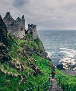 City Sightseeing: Belfast Bus Tour with Game of Thrones & Giant