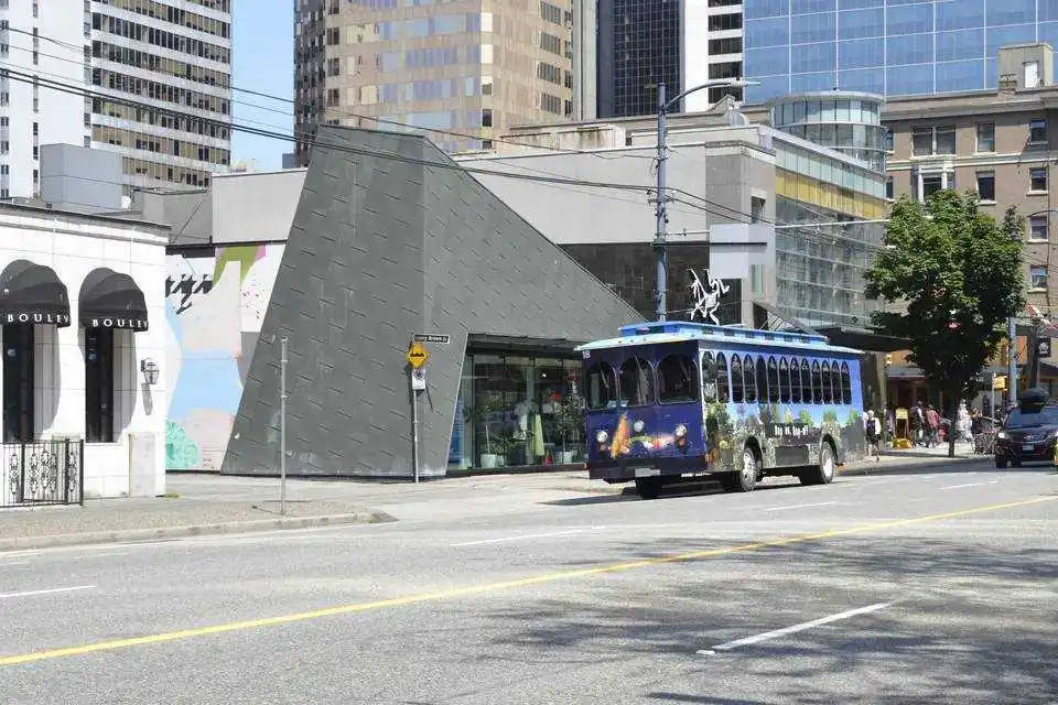The Great Canadian Trolley Co: Vancouver City Trolley Tour