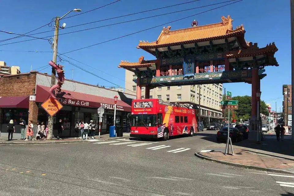 Seattle Hop On Hop Off with Locks Cruise (24 + 48hr)