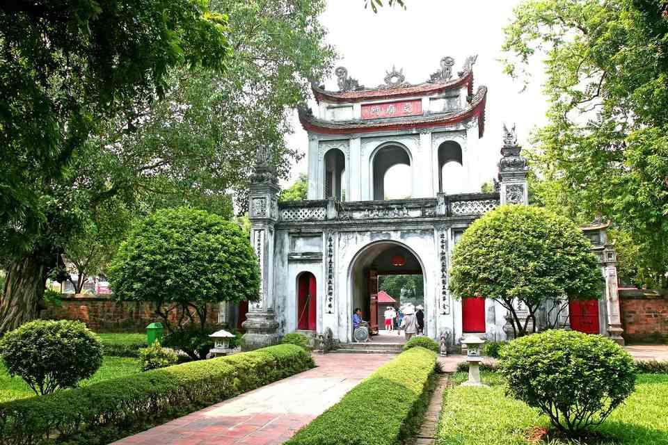 Full Day Exploring Hanoi Group Tour
