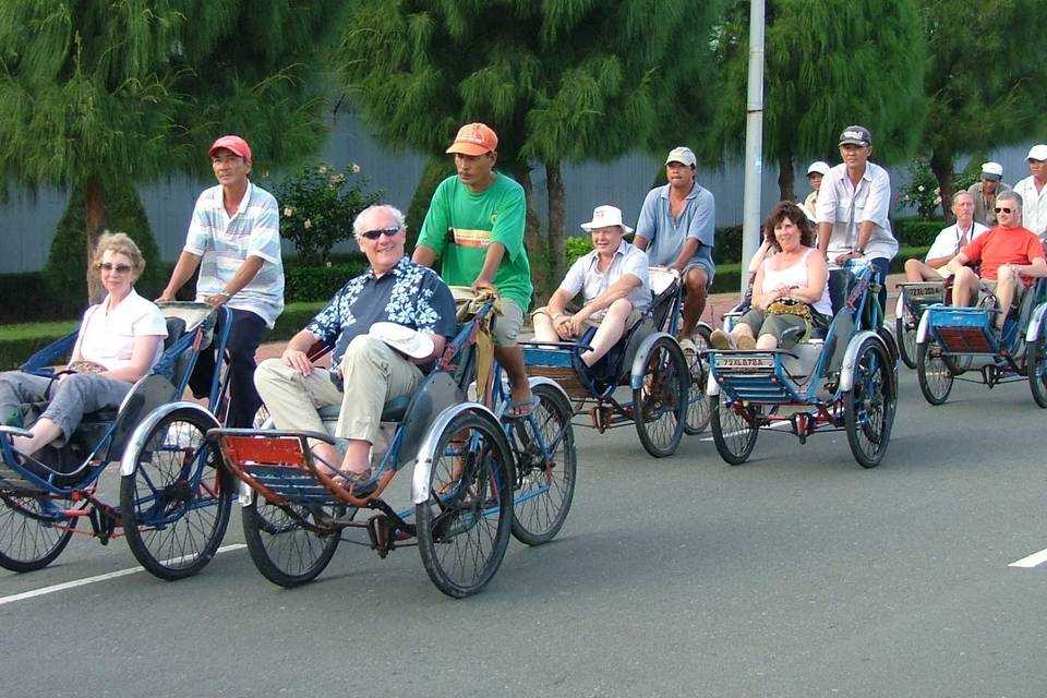 Hanoi Evening Tour with Cyclo and Water Puppet Show