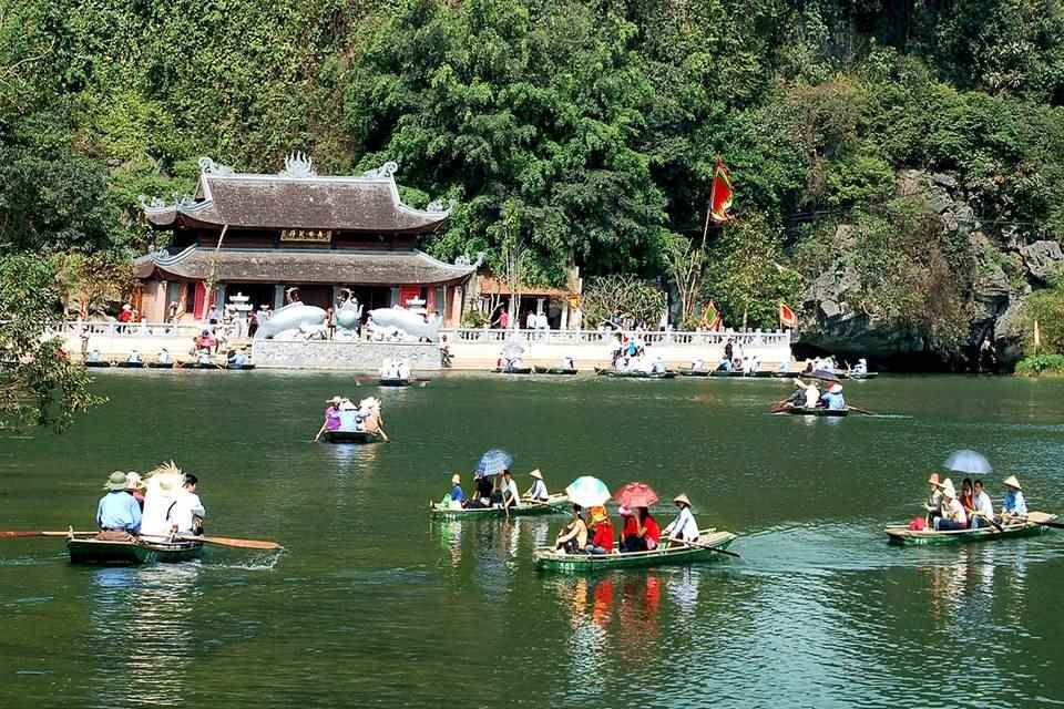 Bai Dinh Pagoda - Trang An Eco Tour