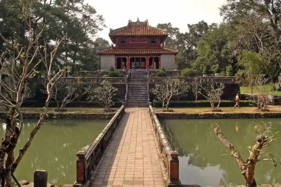 Royal City Exploration Tour