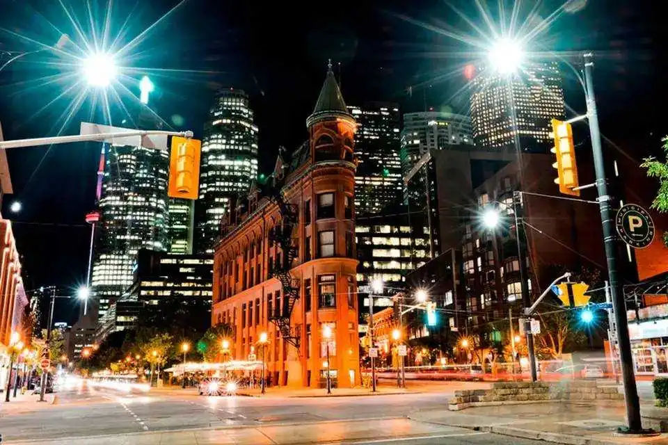 City Sightseeing: Toronto Night Bus Tour