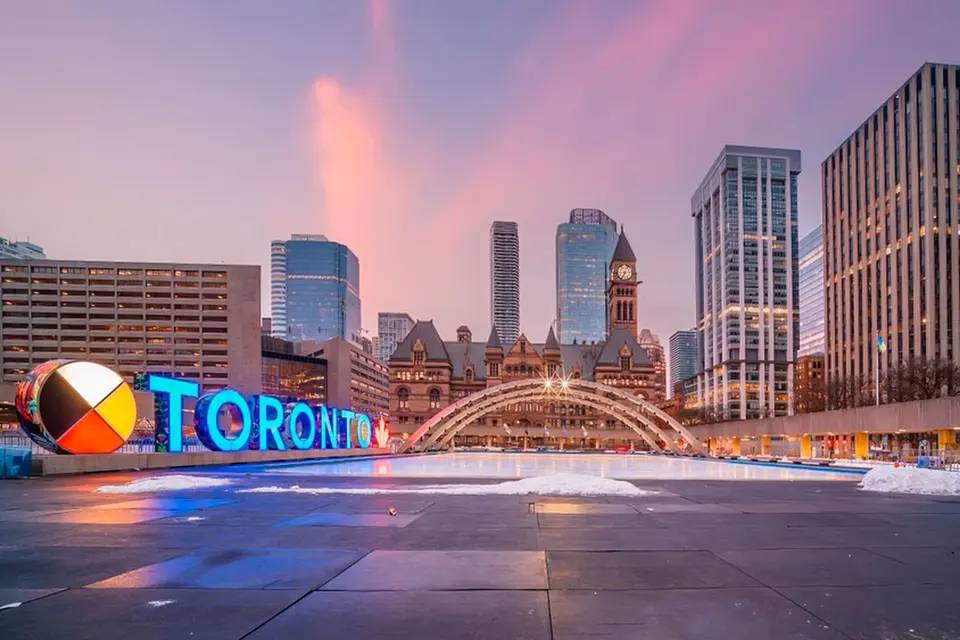 City Sightseeing: Toronto Night Bus Tour
