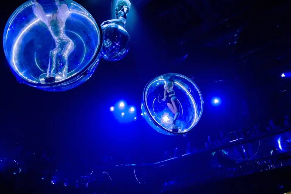 LOiseau Paradis Show with Dinner