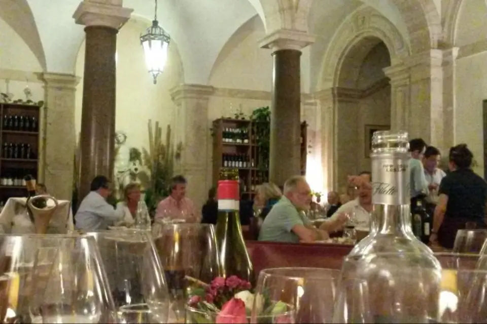 Luxury Dinner with Superior Wine Pairings in the Pantheon Area