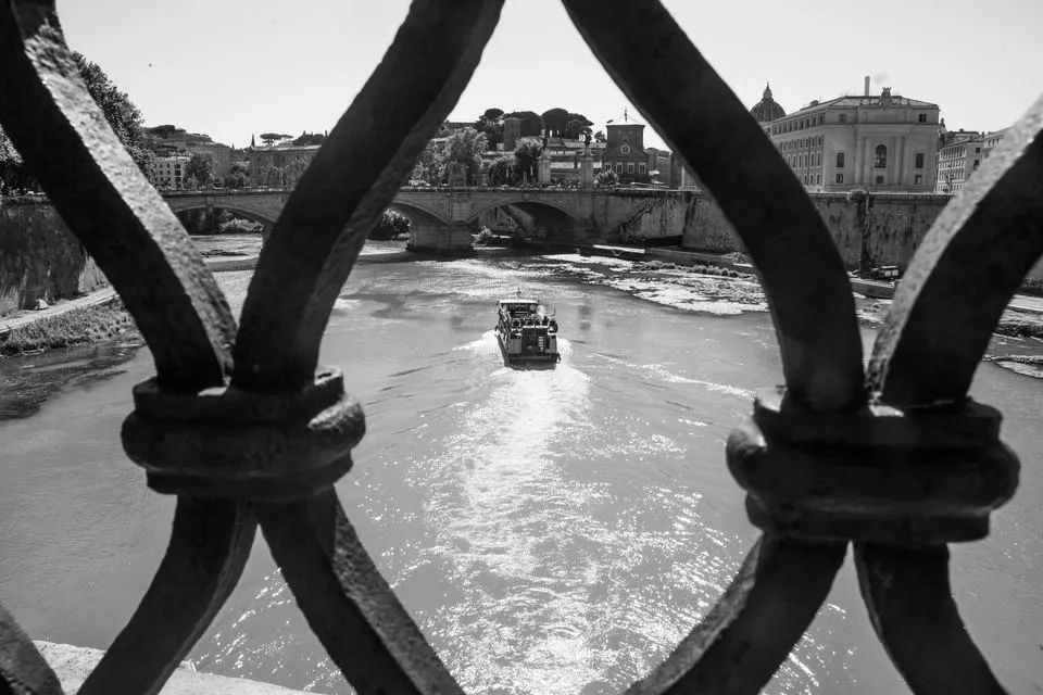 Rome Boat: Hop on Hop off Boat Ticket