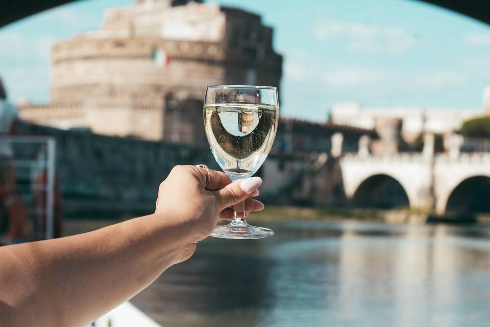 Rome Boat: Apertif Tiber Cruise Ticket
