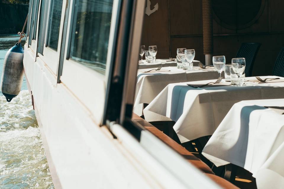 Rome Boat: Apertif Tiber Cruise Ticket