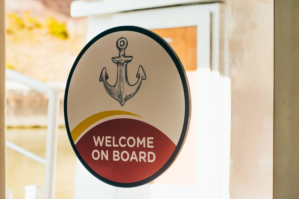 Rome Boat: Apertif Tiber Cruise Ticket