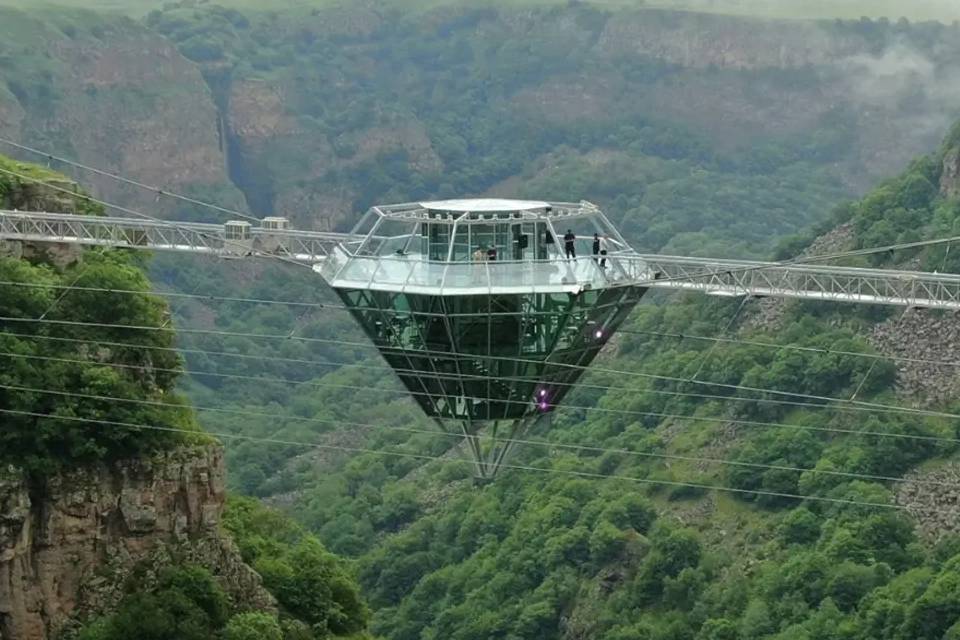 Diamond in the Sky Tour of Dashbash Canyon