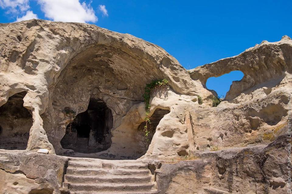Gori and Uplistsikhe : The Tour of Chronicles of Georgia
