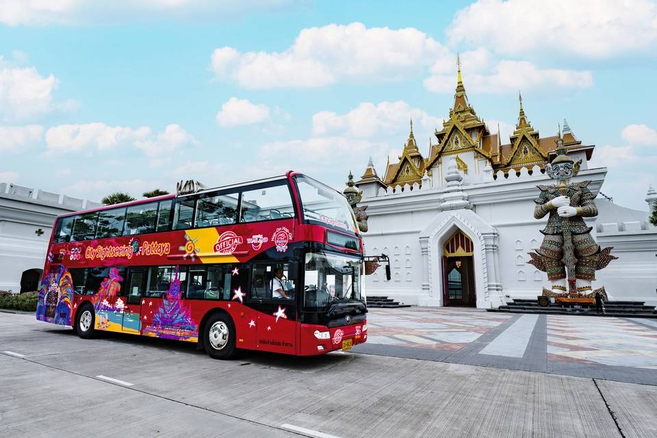 City Sightseeing: Pattaya Hop-On, Hop-Off with Tiffany Show Silver Ticket