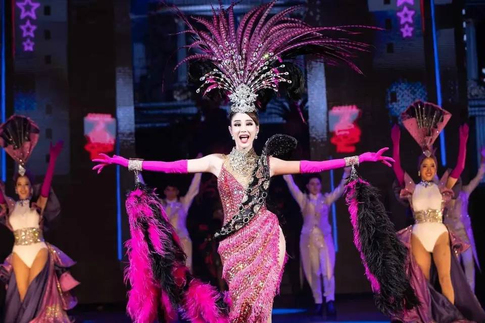 City Sightseeing: Pattaya Hop On, Hop Off with Tiffany Show Silver Ticket