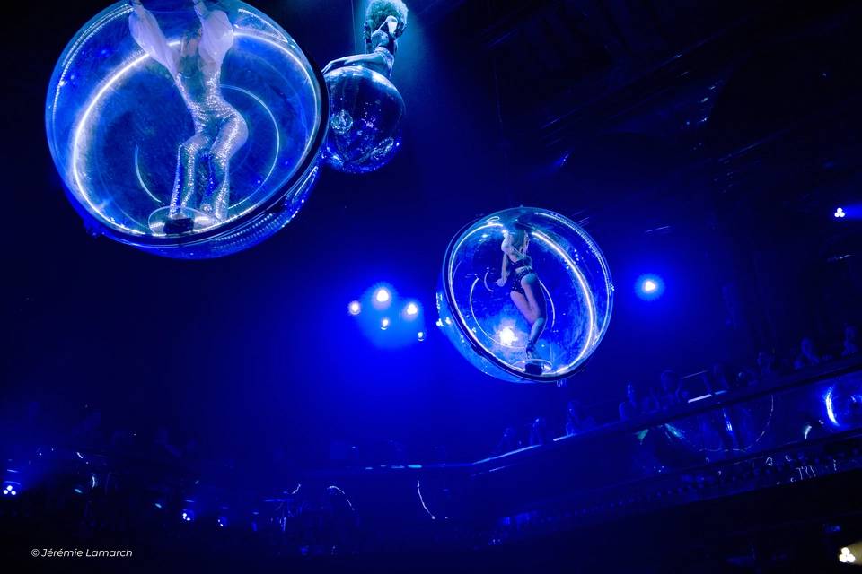 LOiseau Paradis Show with Drinks
