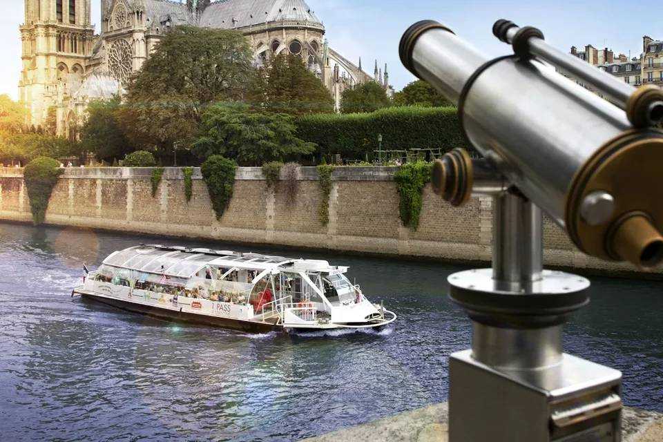 Batobus Paris Hop-On, Hop-Off Riverboat
