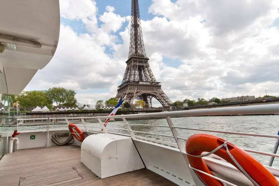 Batobus Paris: Riverboat Shuttle Service