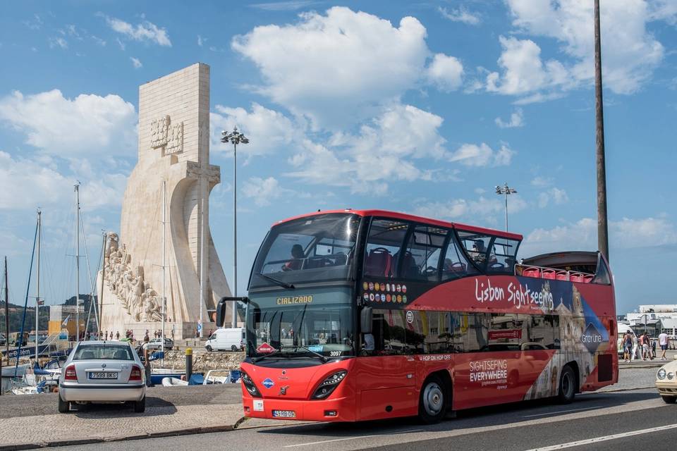 Gray Line: Lisbon Hop-On, Hop-Off with Oceanarium Skip the Line Ticket