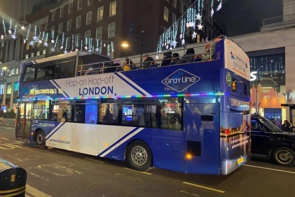 Golden Tours: Christmas Lights Bus Tour with Live Guide Ex-Green Park