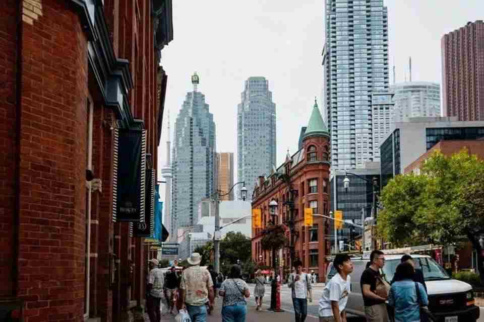 2-Hours Toronto City Tour