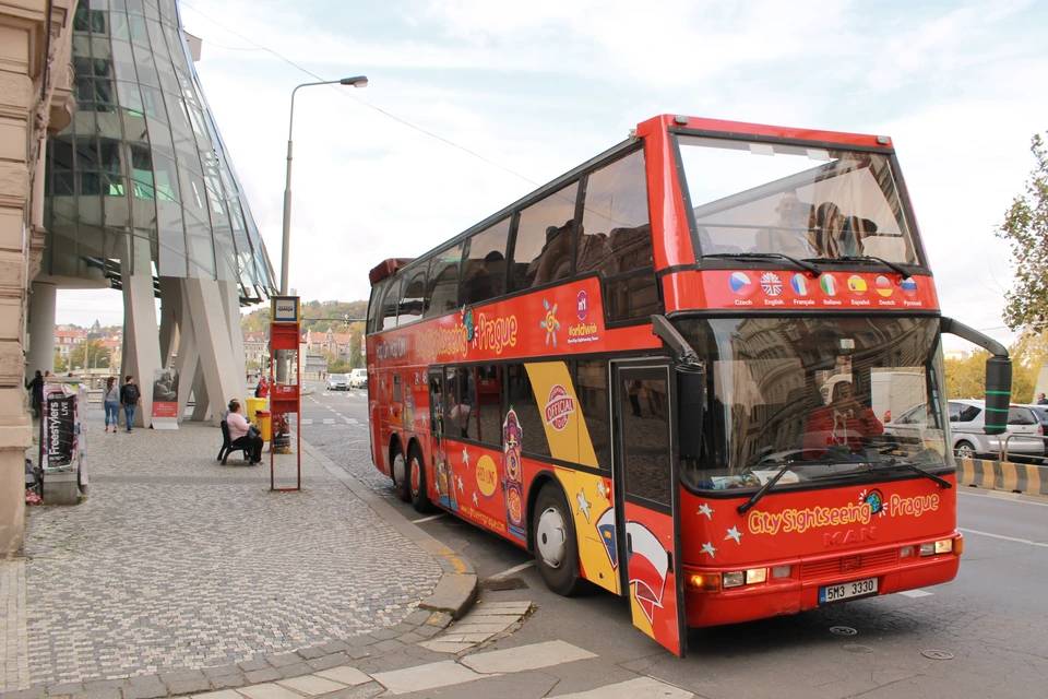 City Sightseeing: Prague Hop-On, Hop-Off Bus with Cruise & Castle Grounds Tour