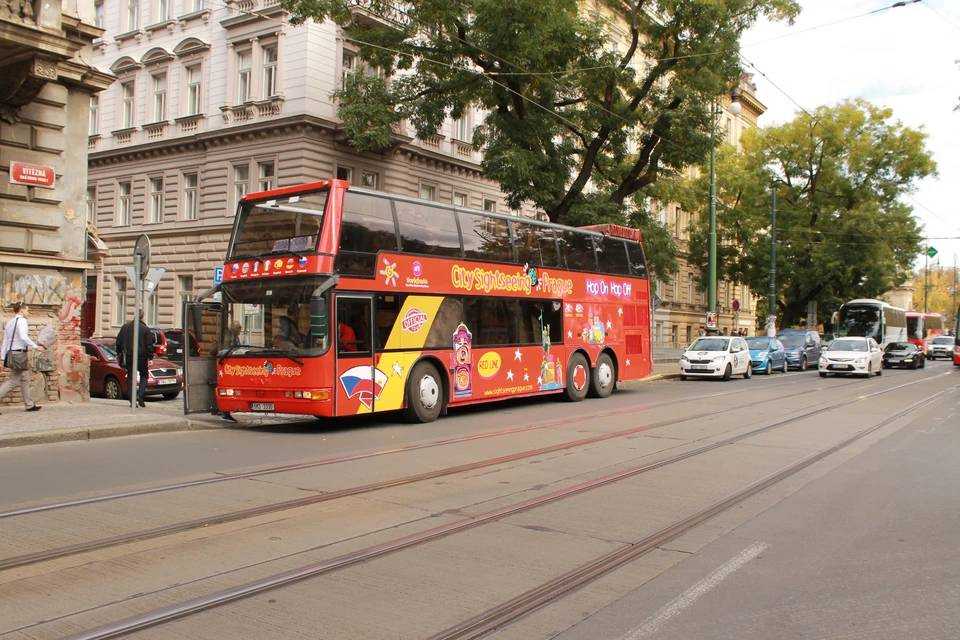 Prague Hop-On, Hop-Off Bus with Vltava River Cruise and Castle Grounds Tour