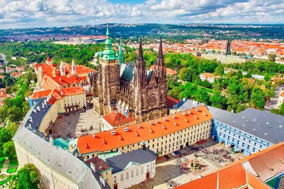 Prague Hop-On, Hop-Off Bus with Vltava River Cruise and Castle Grounds Tour