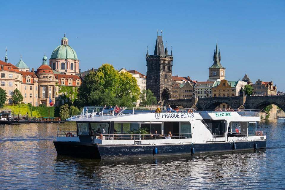 Prague Hop-On, Hop-Off Bus with Vltava River Cruise and Castle Grounds Tour