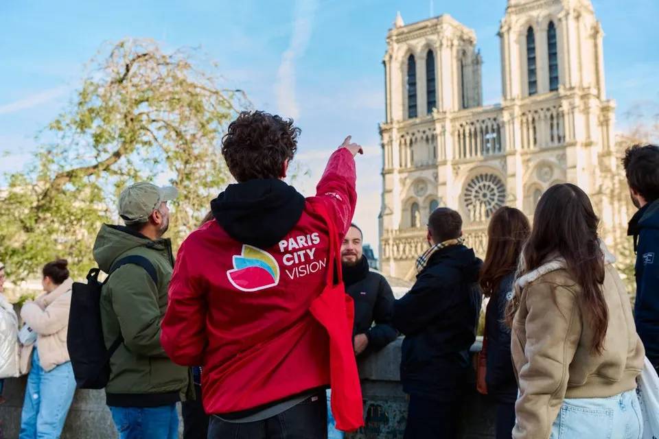 Notre Dame Cathedral: Crypt Entry with Guided Tour of the District and Interior Audioguide