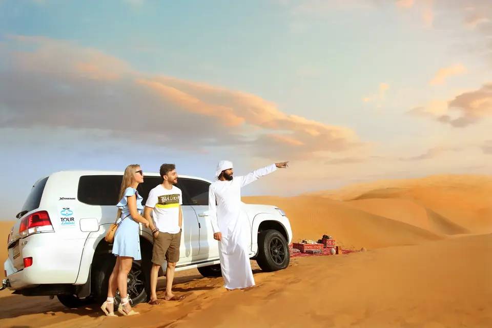 Tour Dubai: Caravanserai Desert Safari with Dinner with Optional Dune Bashing